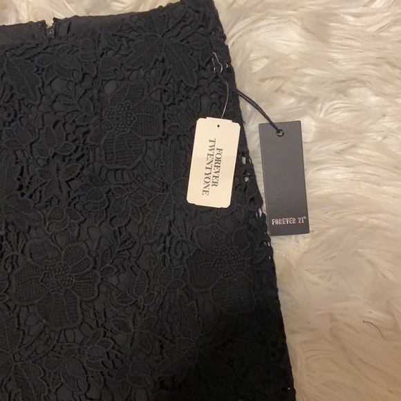 High waisted lace skirt - NWT - Picture 3 of 6